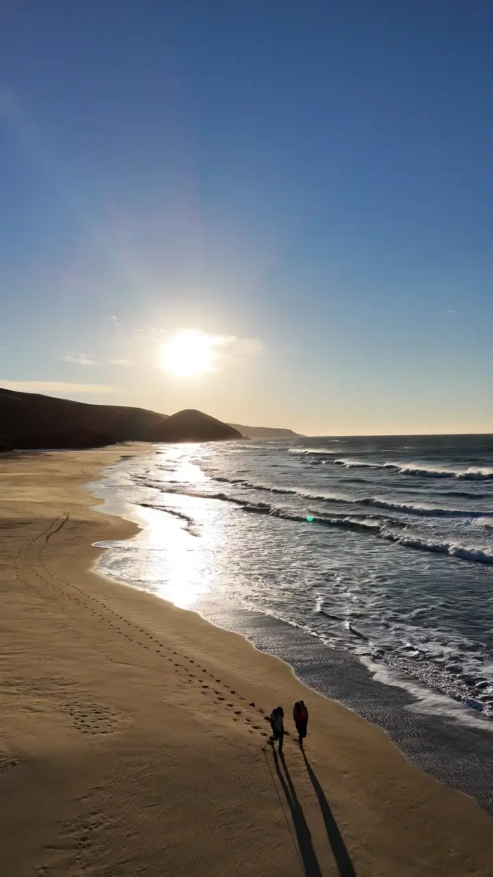 Dag 3 van de hike aan de East Coast 🇿🇦

Om 5:15 gaat de wekker zodat Sikanyiso en Mieke van start gaan met zonsopkomst ☀️